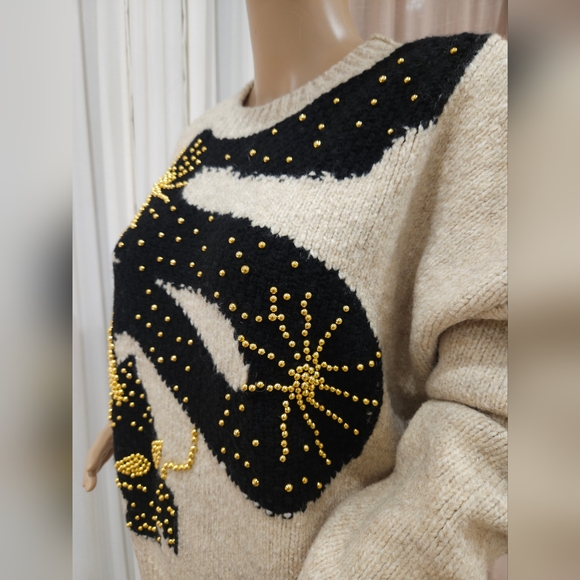 2024 New Year Asia Region Exclusive Limited Edition/BEADED DRAGON DESIGN SWEATER - Picture 6 of 16